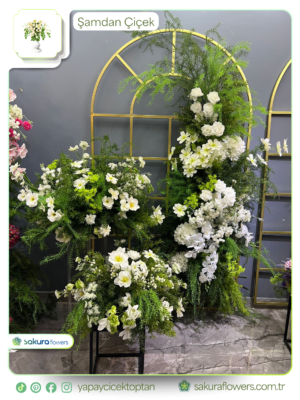 gold kemer konseptli Şamdan Çiçek ve arka plan aranjmanı